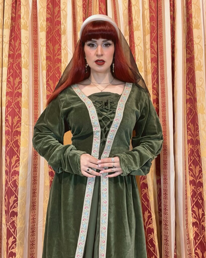 almost feel like i live in a medieval fantasy while wearing these. ✨🏰~ the last 3 dresses of th (5)