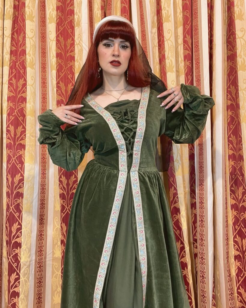 almost feel like i live in a medieval fantasy while wearing these. ✨🏰~ the last 3 dresses of th (6)